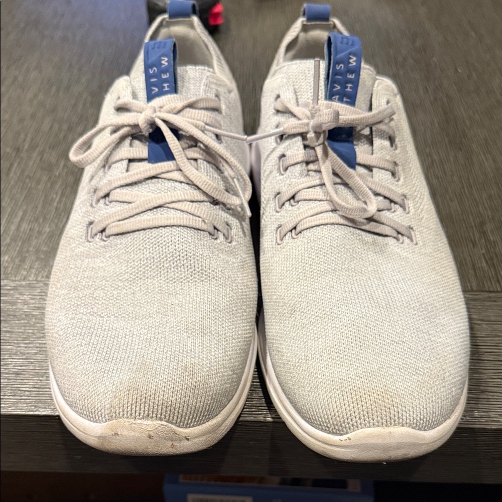 Travis Mathew Men's Light Gray Sneakers with Blue Accents